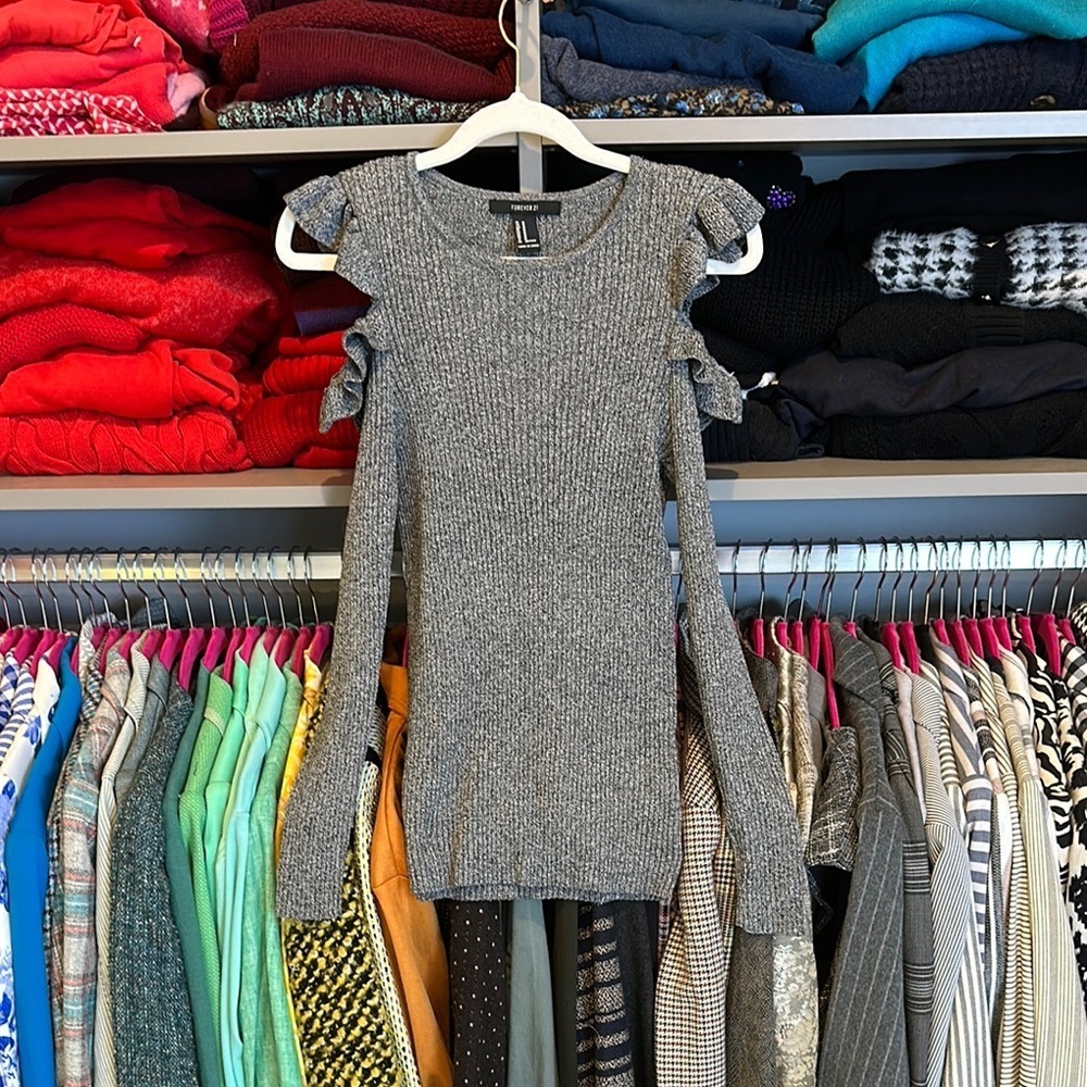 Forever 21 gray cold ruffle shoulder long sleeve sweater size M